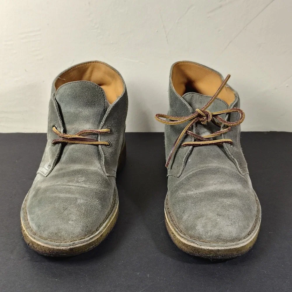 Clarks Desert Boots Mens 7.5 Grey Suede Crepe Sole Chukka Boots 13292